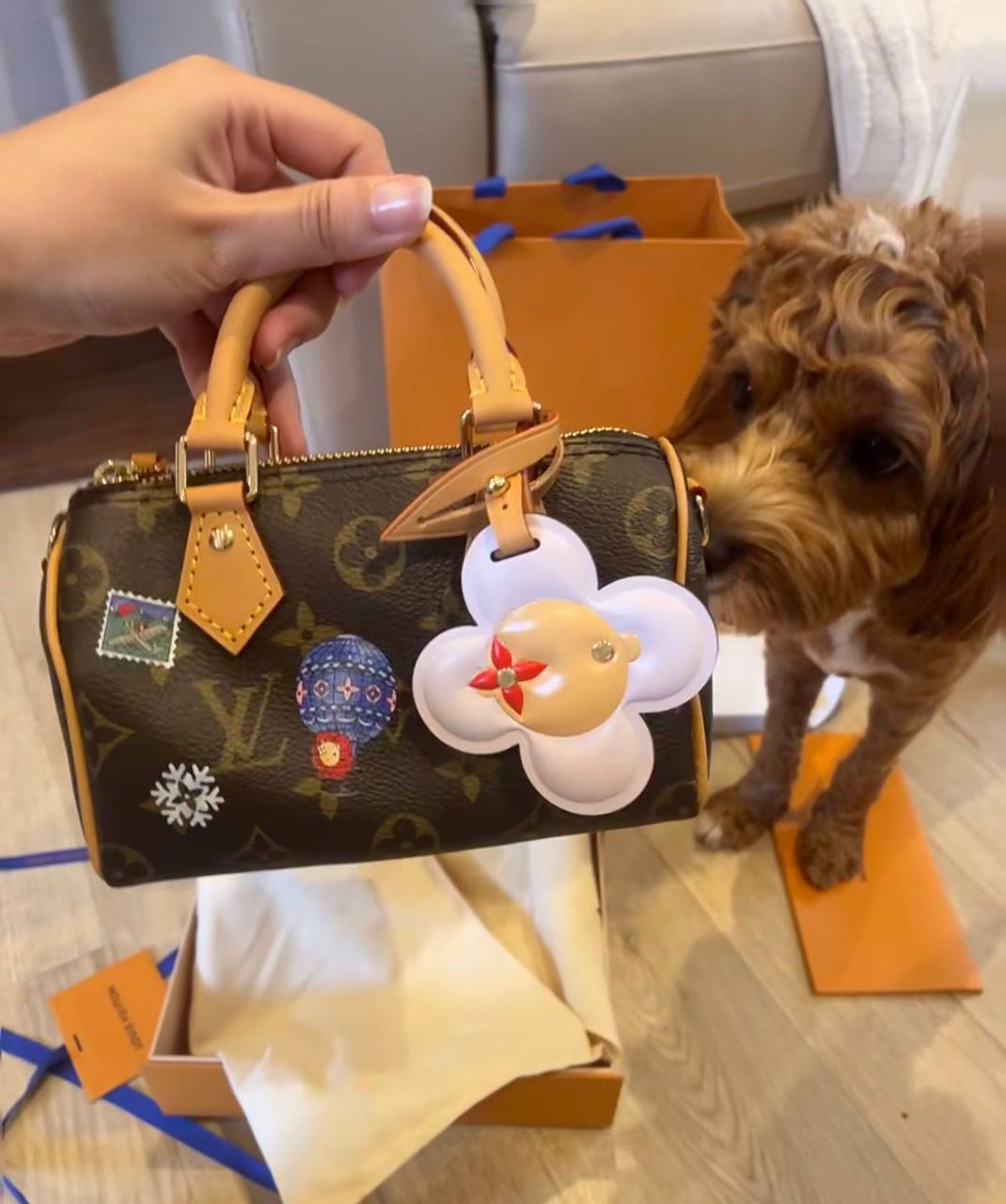 LV
125 dhs✅
size：16cm
High-quality with box

Zain35
♥️♥️♥️