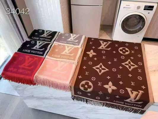 Scarf
Winter scarf cashmiri 
good quality
45 dhs❣️

Zain278
♥️♥️♥️