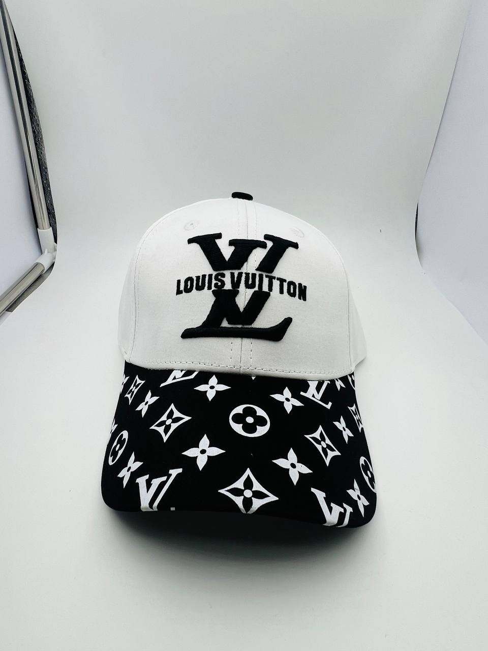 LV
Cap 🧢 
Master quality 💯
45 dhs👑

Zain273
♥️♥️♥️