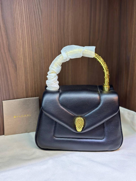 Bvlgari 🐍
    •Super Master Quality 
    •Size: 19 Cm
850 dhs✅

Zain255
♥️♥️♥️