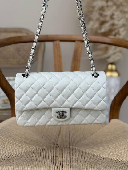 CHANEL
23cm
350 dhs✅
Top quality 
With box🎁

Zain167
♥️♥️♥️