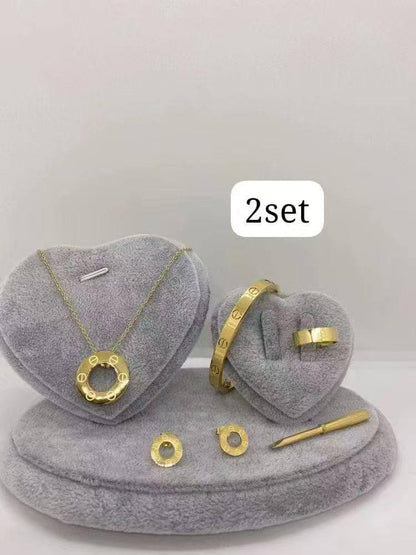 *Stainless steel SET 💯*
Necklace ❤️‍🩹
Earring 🍁
Breslat ❣️
Ring 💍 free size
With normal boxes 📦 
And paper bag 🛍️
45 dhs🪙🌨️

Zain216
♥️♥️♥️