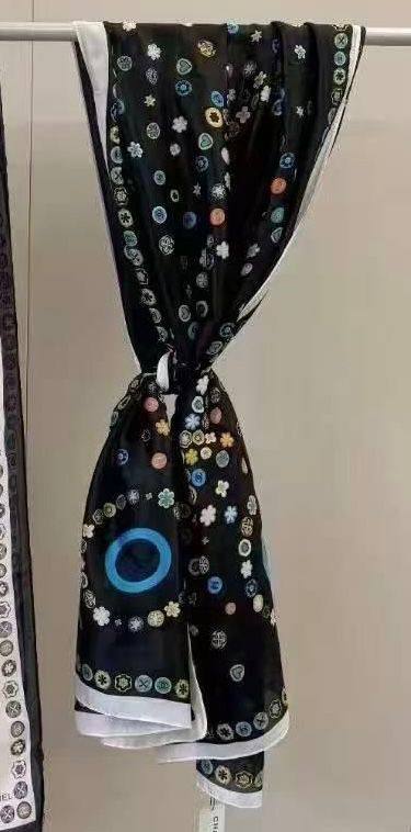 Silk scarf 
40 dhs🪙💕

Zain93
♥️♥️♥️