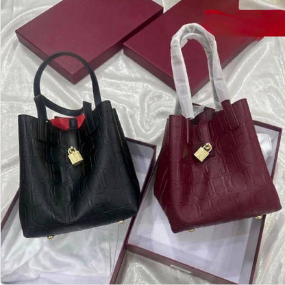 CHCH
110 dhs🇦🇪🇦🇪

with box
Zain26
♥️♥️♥️
