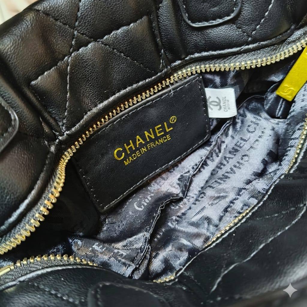CHANEL ᴍɪɴɪ ʙᴏᴡ
sʜɪɴʏ ʟᴀᴍʙsᴋɪɴ ᴍᴀᴛᴇʀɪᴀʟ
ɢᴏʟᴅ ʜᴀʀᴅᴡᴀʀᴇ
ɢᴏʟᴅ ᴄʜᴀɪɴ ʙᴇʟᴛ sᴛʀᴀᴘ
sɪᴢᴇ : 24 cm

75 dhs✅

Zain31
♥️♥️♥️