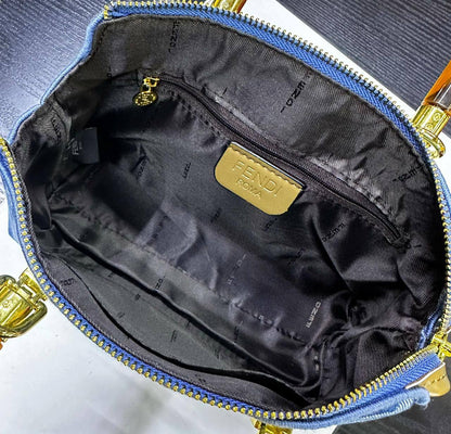 FENDI 

NEW CAME 
GOOD QUALITY 
WITH BOX 
100 dhs🇦🇪🇦🇪

Zain295
♥️♥️♥️
