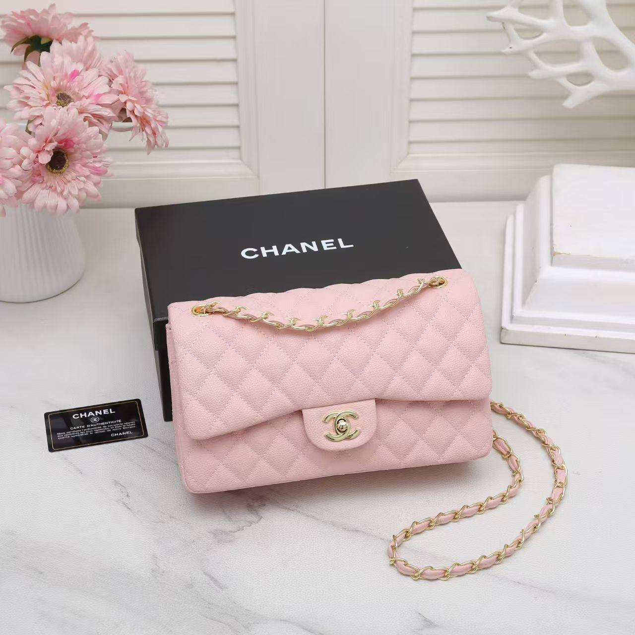 Chanel

with box
🎁🎁🎁

110 dhs✅
good quality

Zain143
♥️♥️♥️