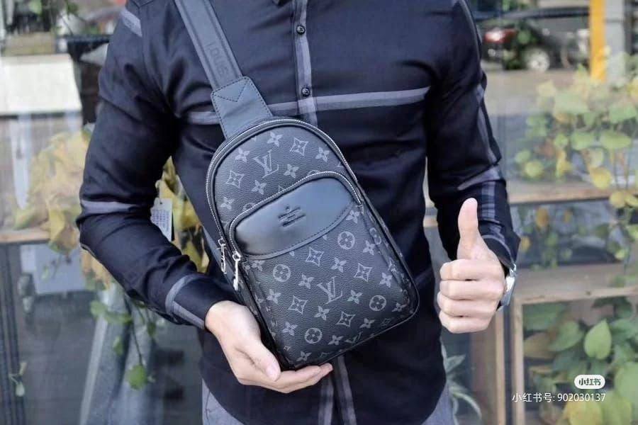 LV
Chest bag unisex 
 good quality
 with box
🎁🎁🎁

95 dhs✅

Zain39
♥️♥️♥️