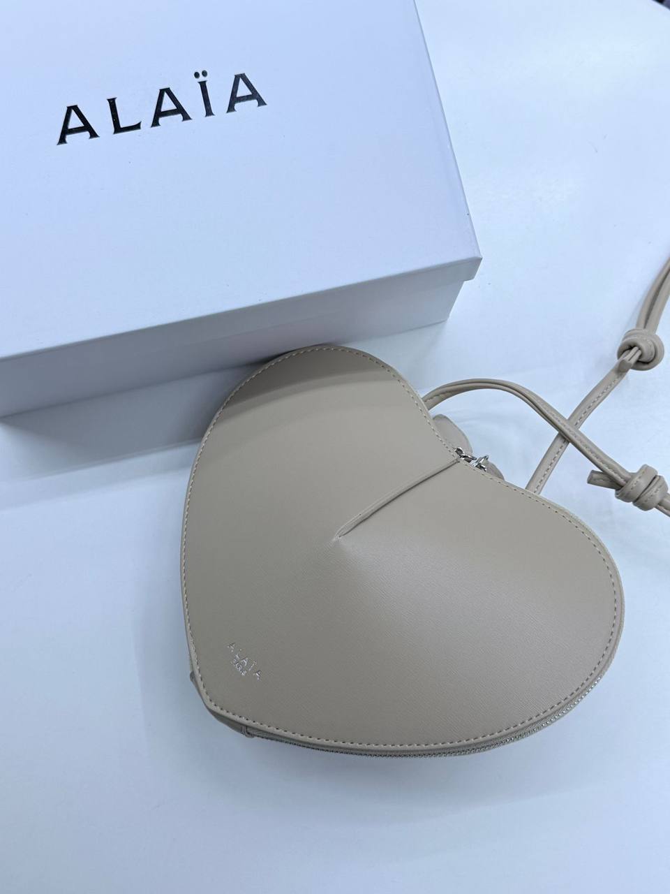 ALAIA  
Mate & shining 
120 dhs✅

with box
🎁🎁🎁

Zain44
♥️♥️♥️