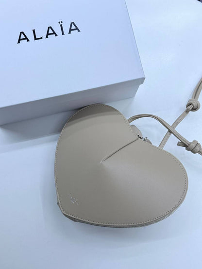 ALAIA  
Mate & shining 
120 dhs✅

with box
🎁🎁🎁

Zain44
♥️♥️♥️