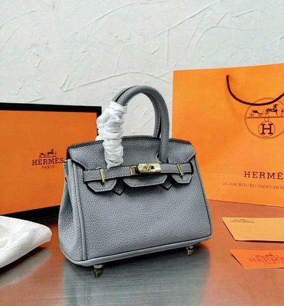 HERMES BIRKIN SMALL SIZE GOOD QUALITY WITH BOX 
110 dhs🇦🇪🇦🇪

Zain295
♥️♥️♥️