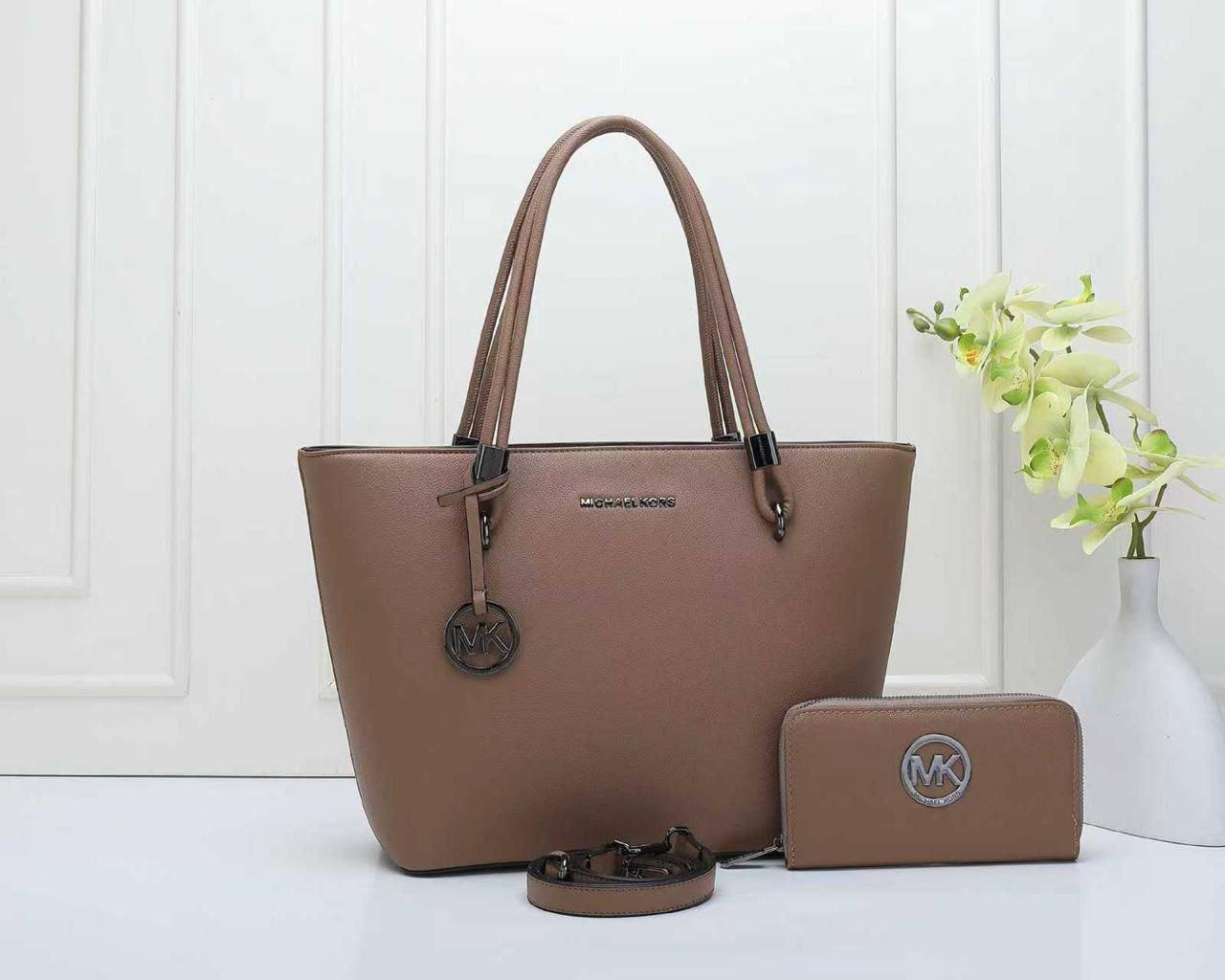 MK 
GOOD QUALITY 
110 dhs🇦🇪🇦🇪
SIZE : 32cm

Zain295
♥️♥️♥️