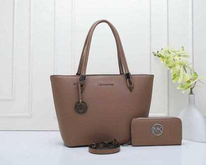 MK 
GOOD QUALITY 
110 dhs🇦🇪🇦🇪
SIZE : 32cm

Zain295
♥️♥️♥️