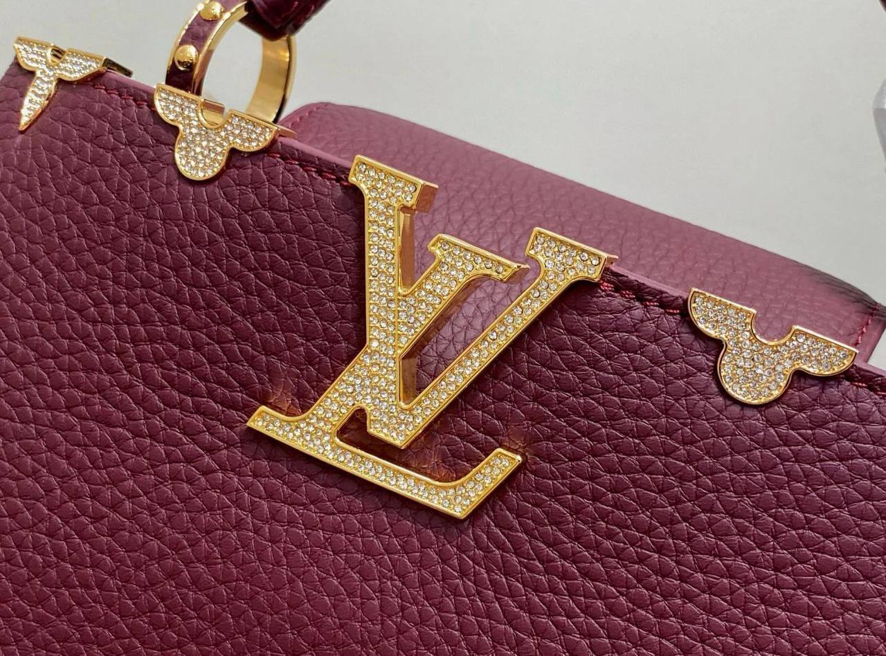 LV
 HIGH QUALITY 
WITH BOX 🎁
140 dhs✅

Zain295
♥️♥️♥️