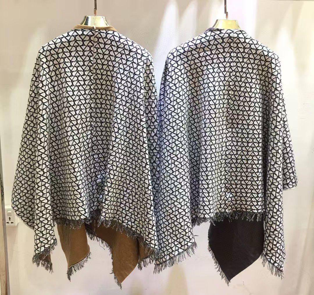 For winter big scarf 🛍️🧚‍♀️🧚‍♀️
Free size 
150 dhs🪙
Master Good pualiit

Zain231
♥️♥️♥️