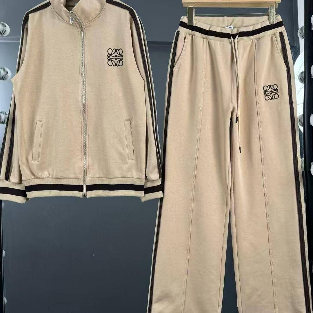 For  winter 🥶 set available 
Now free size 
110 dhs❣️

Zain138
♥️♥️♥️