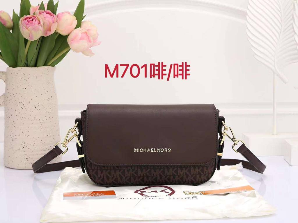 MK
85 dhs🪙💕

high quality 

With box
🎁🎁🎁
Zain26
♥️♥️♥️
