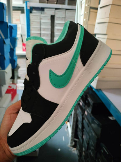 Nike
Size 36 to 45
60 dhs🪙🌨️

Zain05
♥️♥️♥️