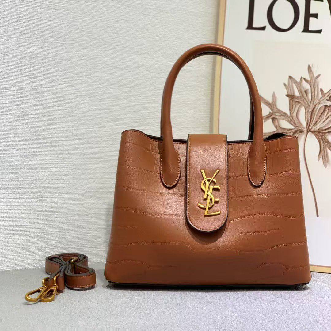 YSL
good quality 
110 dhs✅

Zain278
♥️♥️♥️