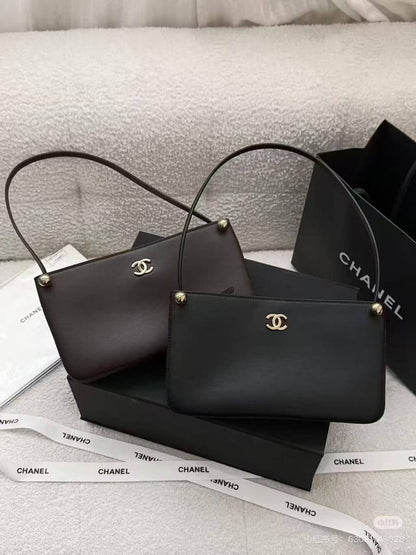 Chanel


1️⃣ First quality +🎁

Size : 25 * 14 cm

100 dhs🇦🇪🇦🇪🇦🇪
with box 🎁

Zain115
♥️♥️♥️