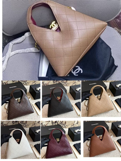 Chanel


135 dhs🇦🇪🇦🇪

with box
size 23cm

Zain26
♥️♥️♥️