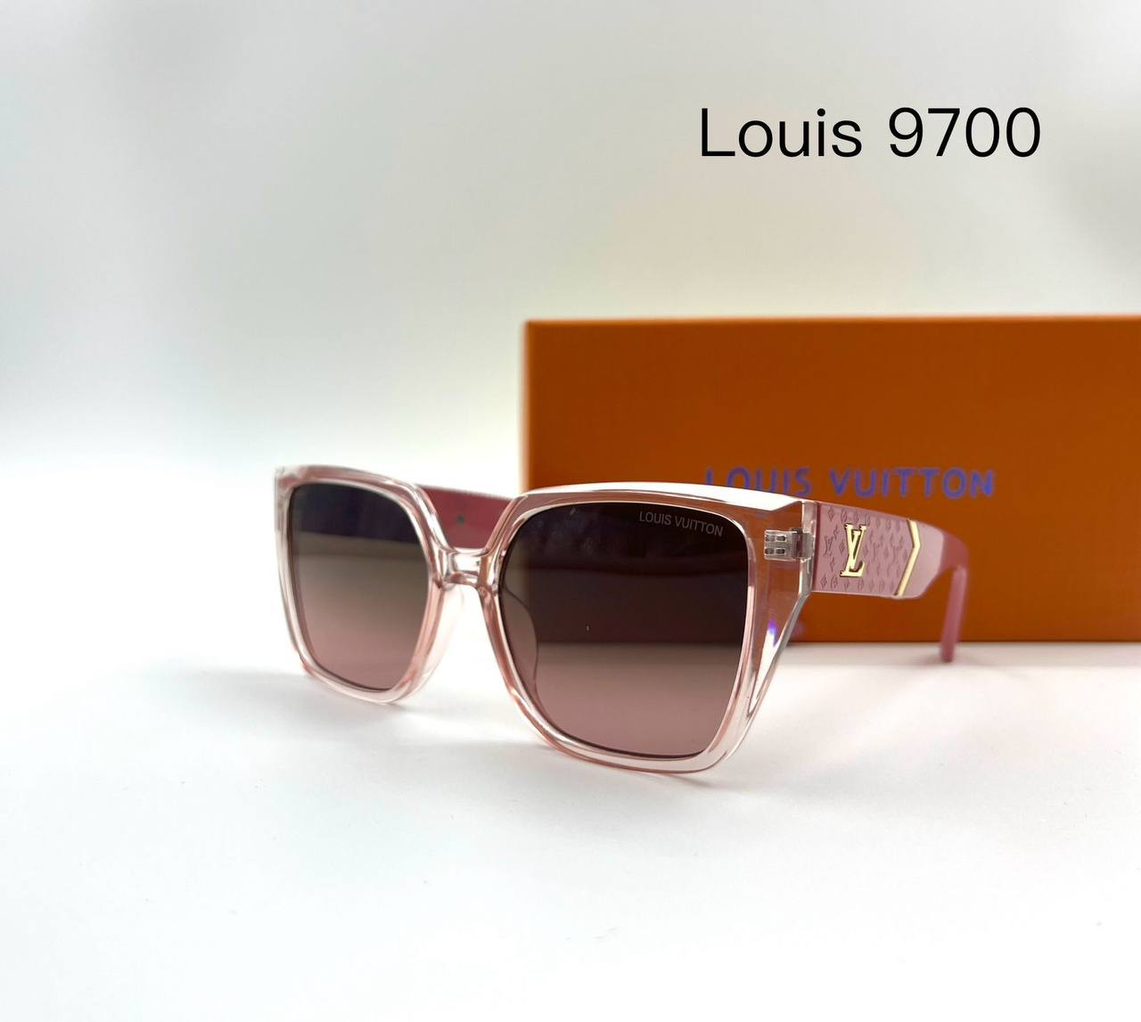 Dior💥*
Sunglasses 🕶️ 
good quality 💯
With master box 🗃️ 
50 dhs❣️

Zain273
♥️♥️♥️