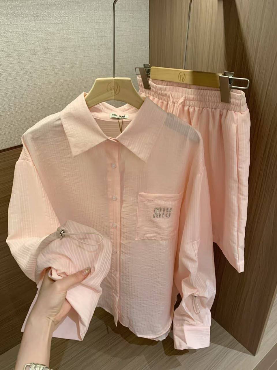 MIU MIU
Super Master quality
Sizes:S M L

450 dhs🇦🇪🇦🇪🇦🇪

Zain308
♥️♥️♥️