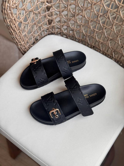LV 
Size: 36 to 41
Super master quality 
450 dhs✅

Zain198
♥️♥️♥️