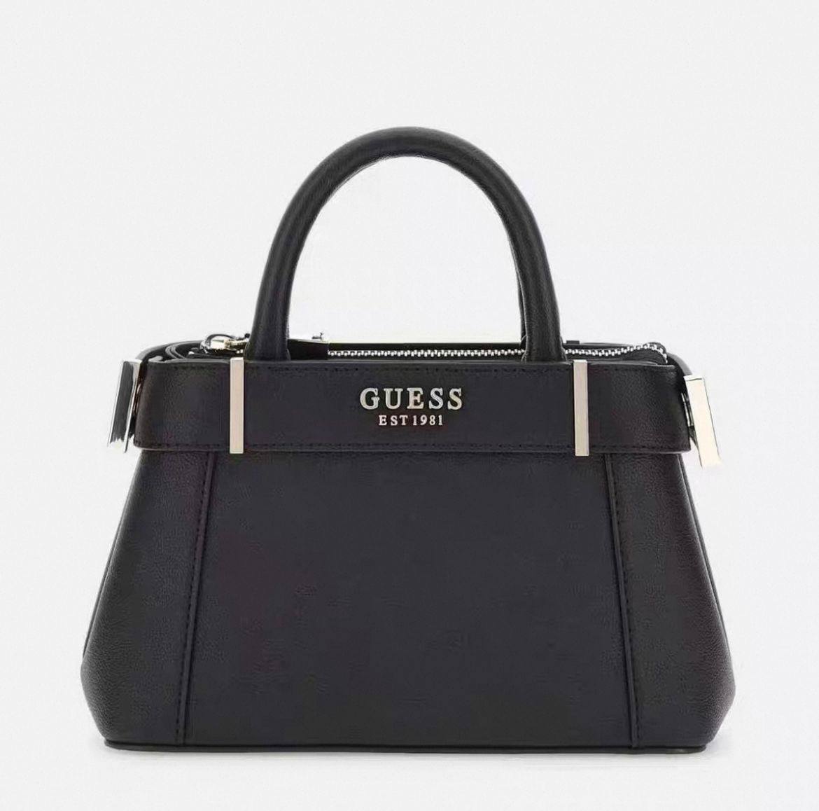 Guess
105 dhs🇦🇪🇦🇪
High-quality with box

Zain35
♥️♥️♥️