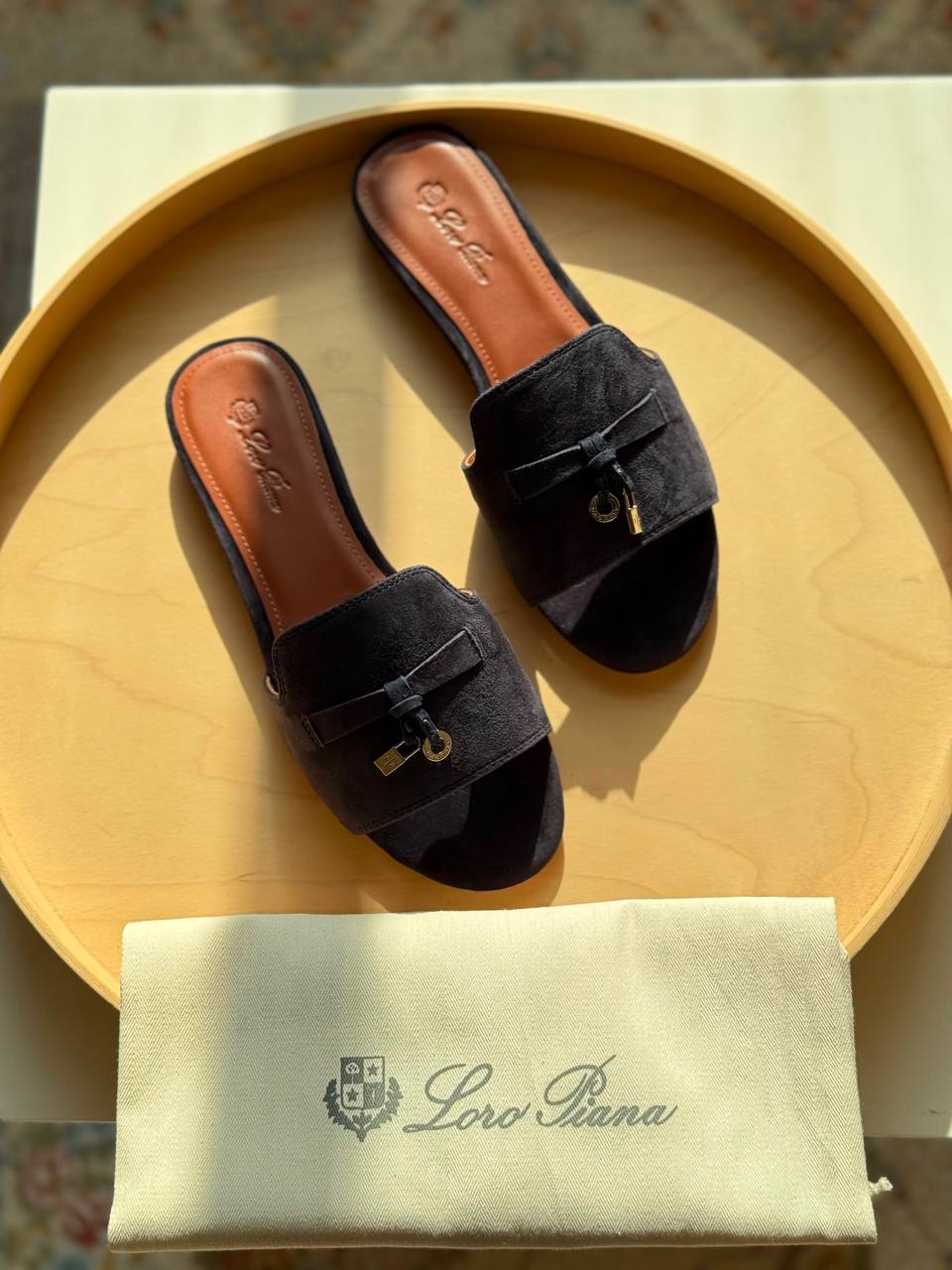 Loro piana
Master quality 
Size: 36 to 41
450 dhs✅

Zain318
♥️♥️♥️