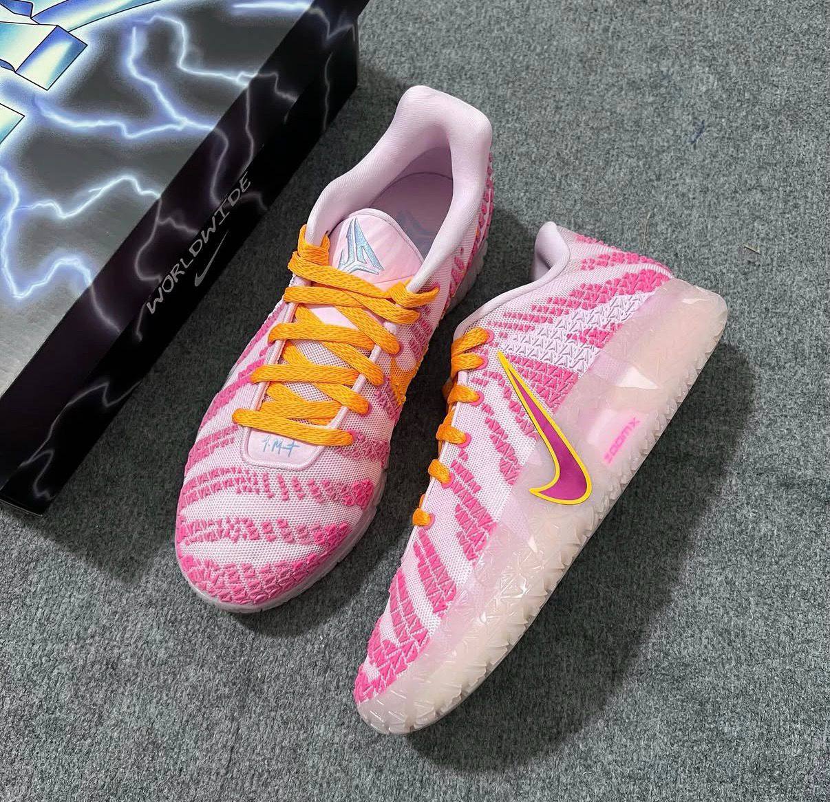 Nike Ja 3
Pink Foam，
Size 40-46 ，
250 dhs💓

Zain18
♥️♥️♥️