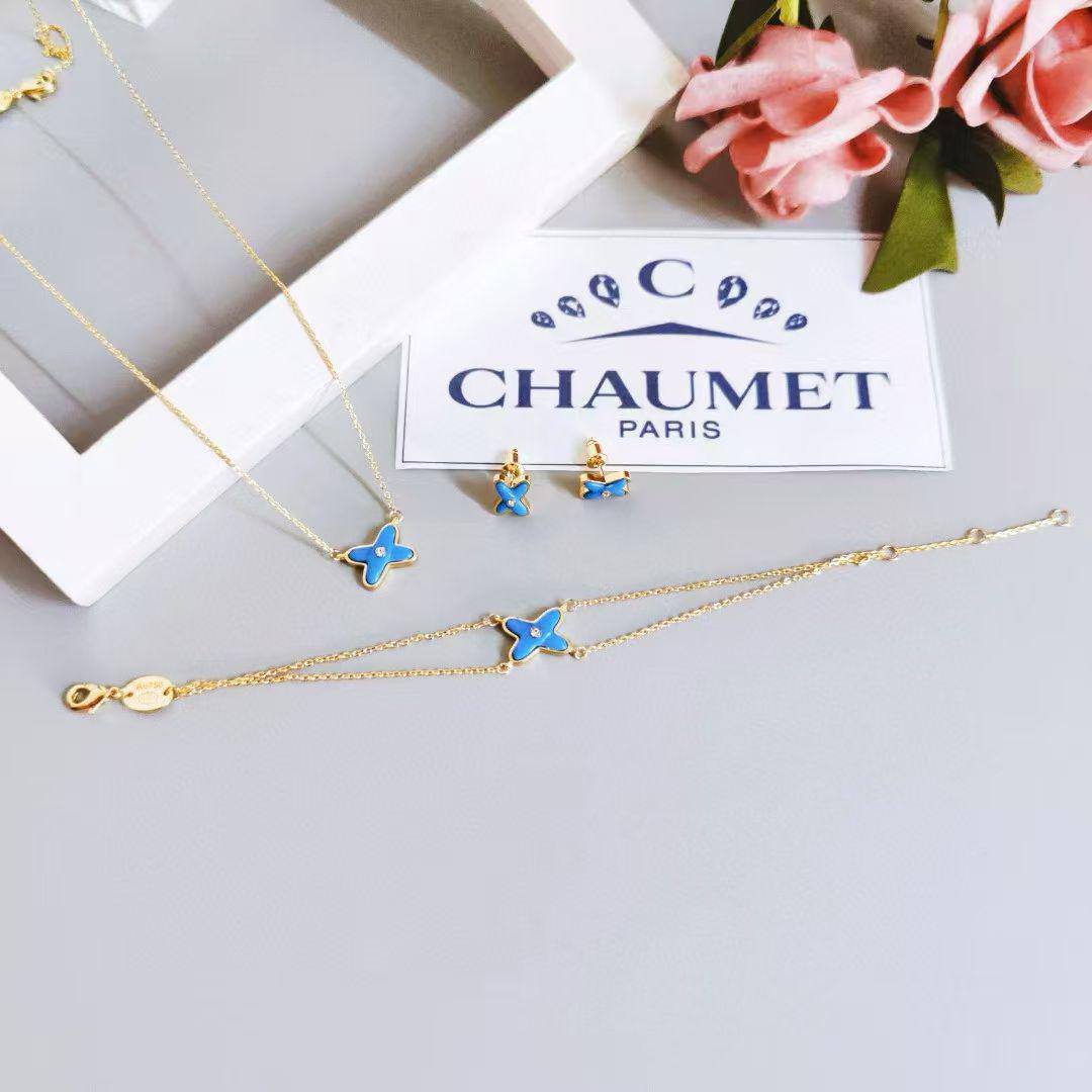 CHAUMET SET❤️‍🔥*
Necklace 🐦‍🔥
Earring🍁
Bracelet ✨
Master quality 💯
With normal boxes 📦 
130 dhs❣️
With master box 🗃️ 
220 dhs❣️

Zain216
♥️♥️♥️