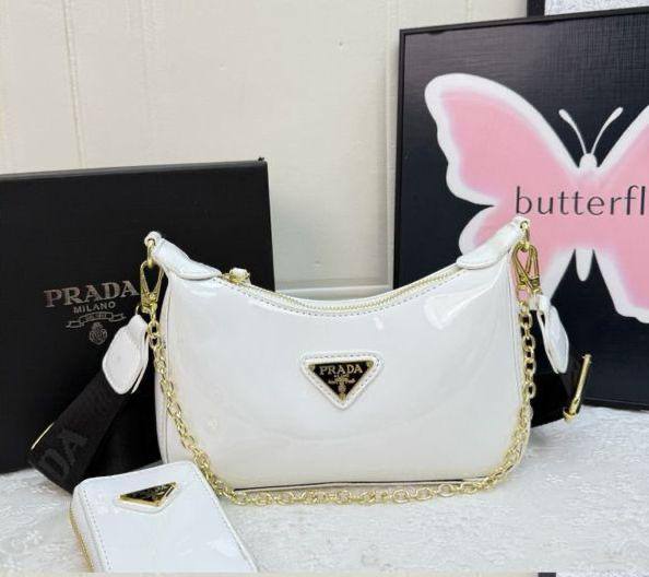 Prada
24 cm 
with box 
80 dhs✅

Zain17
♥️♥️♥️