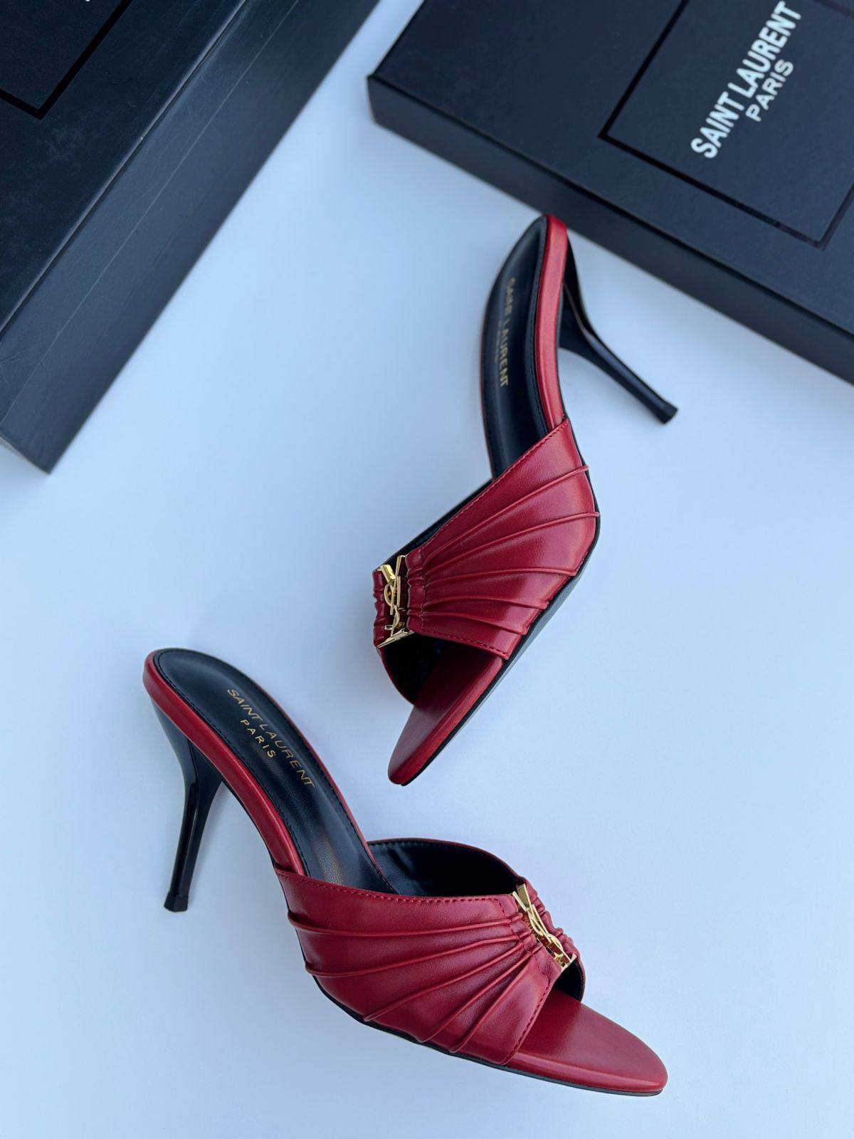 YSL
120 dhs❣️
Size 36-42

Zain55
♥️♥️♥️