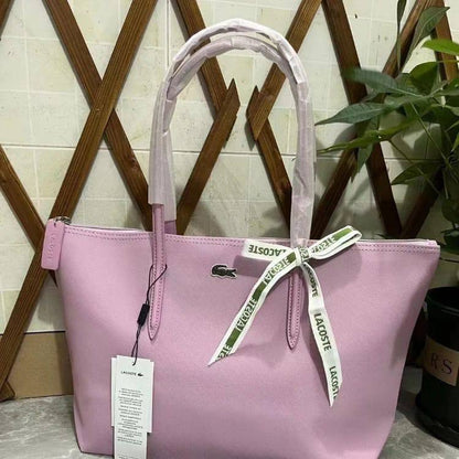 Lacoste
45 dhs🪙🖤
size 43×28×12cm

Zain42
♥️♥️♥️