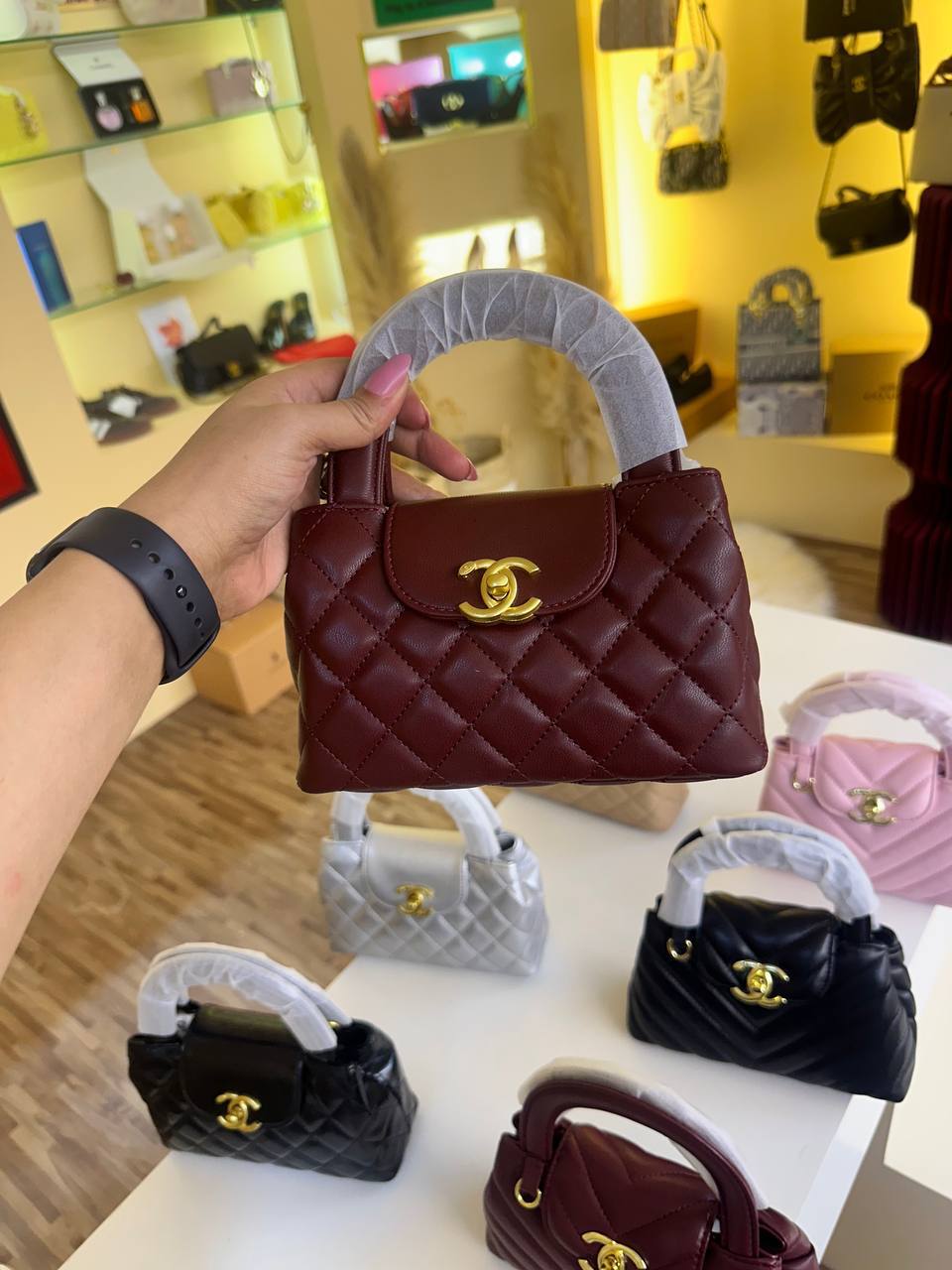 Chanel

100 dhs
With box

Zain72
♥️♥️♥️

Zc