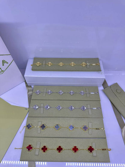 VCA ❤️‍🔥*
Stainless steel 💯
Bracelet 🐦‍🔥
With black boxes 📦 
20 dhs🪙🌨️
With normal boxes 🗃️ 
30 dhs🪙🌨️

Zain216
♥️♥️♥️