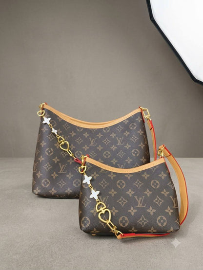 LV
With Long Belt Strap
Gold Hardware & Chain  Charm
With BOX

*SMALL —-PRICE: 100 dhs🇦🇪🇦🇪*
*BIG ———PRICE : 110 dhs🇦🇪🇦🇪*

Zain239
♥️♥️♥️