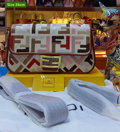 Fendi

Good quality 

with box 

120 dhs🇦🇪🇦🇪

Zain186
Zain158
♥️♥️