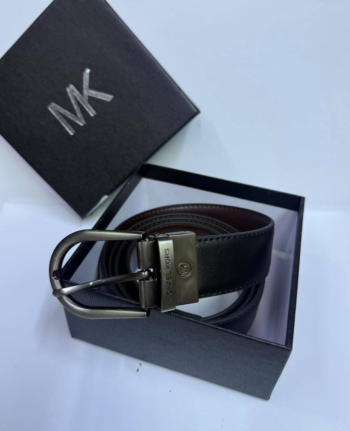 Men belts

With box 
50 dhs🇦🇪🇦🇪🇦🇪

Zain93
♥️♥️♥️