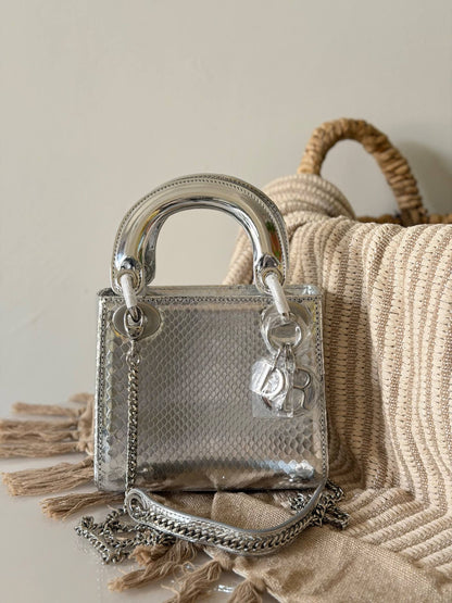 Lady Dior 
Snake leather 
Size :17 cm


For Price 👇 WhatsApp✅
0568585901 
0507557372
0552275751 Owner Zain 👌

Zain315
♥️♥️♥️
