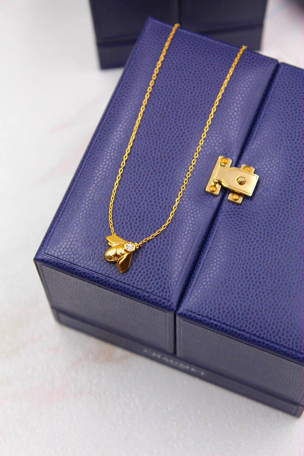 CHAUMET
* ⁠↗️ *Super Master Quality ®️*⬆️
* BEE DE CHAUMET  
* Necklace & Earrings 
Necklace with earings
*140 dhs✅* with *Normal* Box & bag
*260 dhs✅* with *Orignal* Packaging 🎁

Zain209
♥️♥️♥️