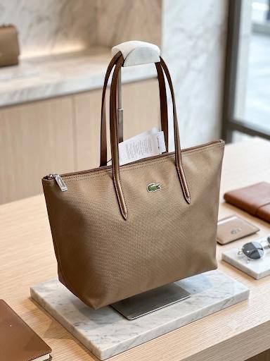 LACOSTE BAG
GOOD QUALITY
50 dhs✅

Zain40
♥️♥️♥️