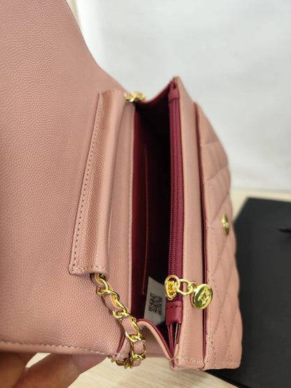 Chanel
85 dhs✅

with box
🎁🎁🎁

size 20cm

Zain26
♥️♥️♥️