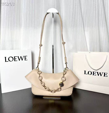 Loewe 
Master
280 dhs✅

Zain153
♥️♥️♥️