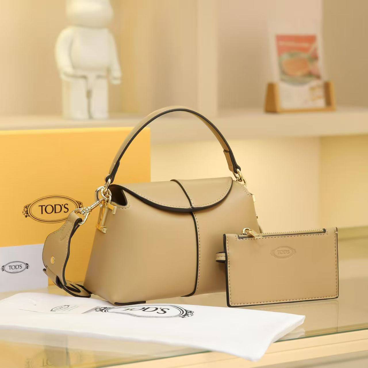 TODS
100 dhs✅
Size20cm
With box
Good quality

Zain219
♥️♥️♥️