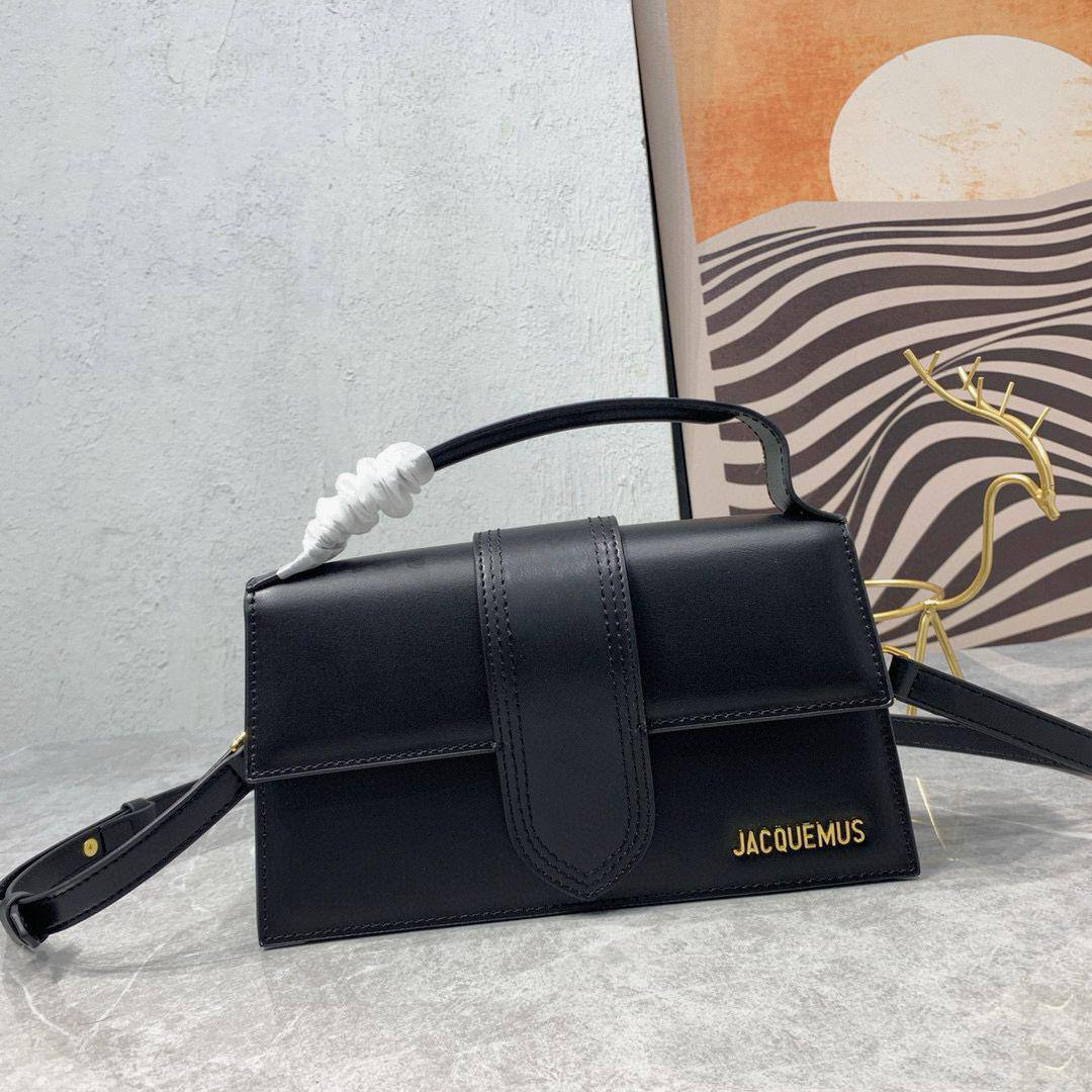 JACQUEMUS 
BIG SIZE NEW CAME GOOD QUALITY 

WITH BOX 🎁🎁🎁

110 dhs💓
SIZE: 24CM

Zain39
♥️♥️♥️