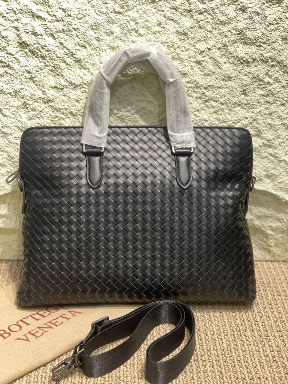 BOTTEGA VENETA
*Laptop Bag*
*Master Quality*
550 dhs✅

Zain179
♥️♥️♥️