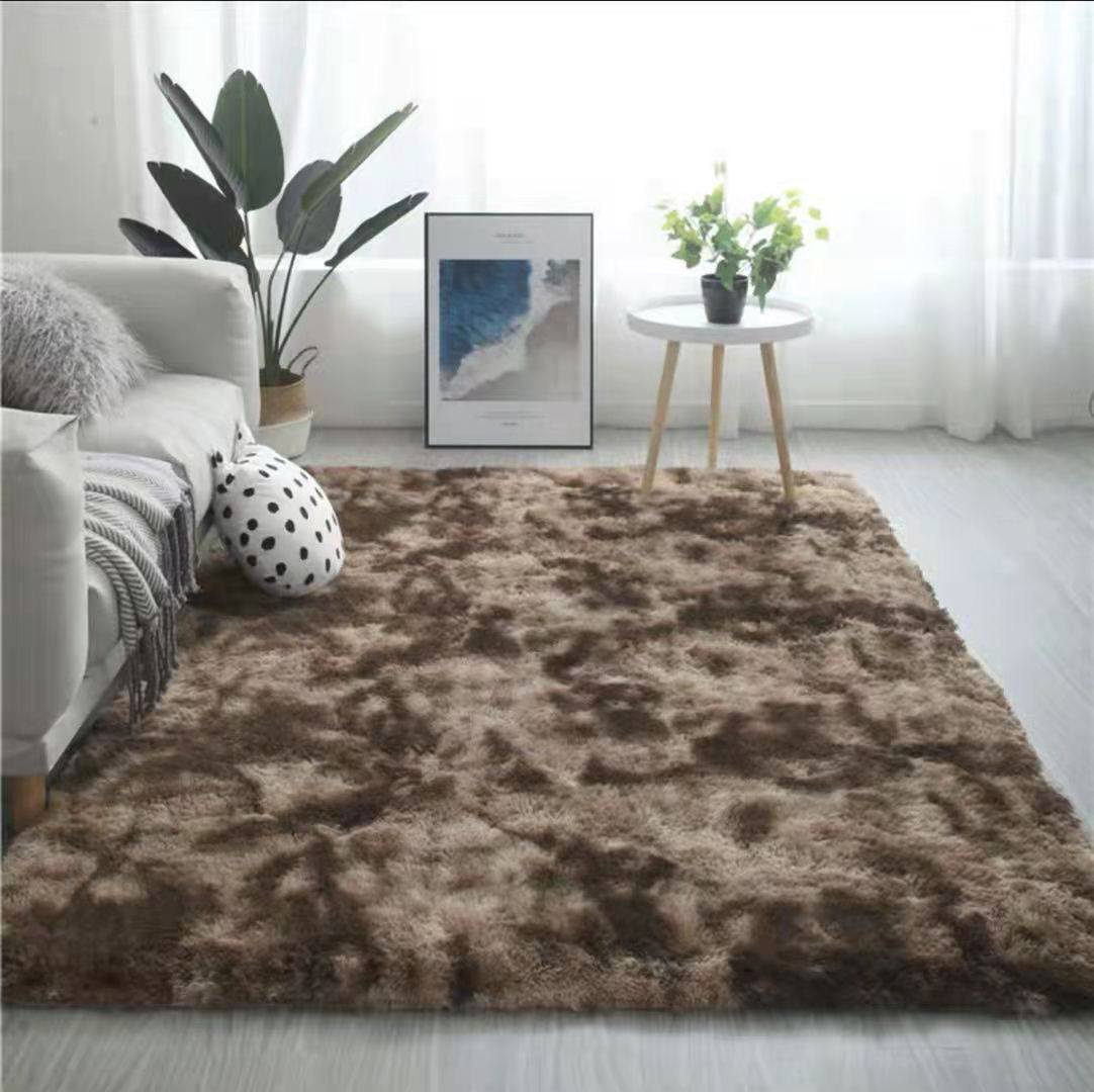 Velvet carpet 
Washing machine you can wash .
Good quality strong for long time !!
Size 160*210
120 dhs✅

Zain99
♥️♥️♥️