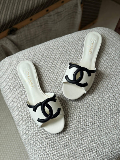 CHANEL 
✨ Collection
👠 36–41
💎 Premium Quality
🔥 Super Master
450 dhs✅

Zain198
♥️♥️♥️